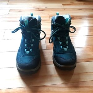 Turquoise Quechua Hiking Boots, women, size 6.5